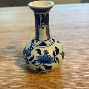 DELFT BLUE HAND-PAINTED SMALL VASE